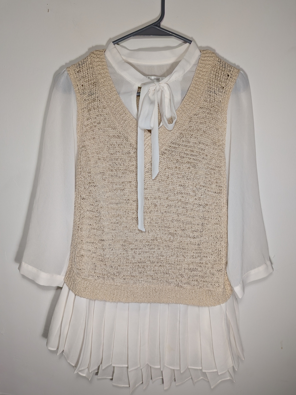 LC Lauren Conrad Cream Knit Sweater Vest Over White Pleated Blouse S